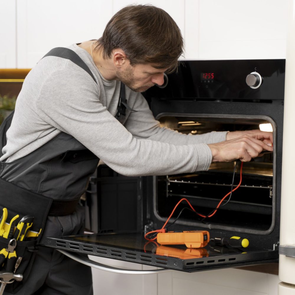 service-maintenance-worker-repairing (2)
