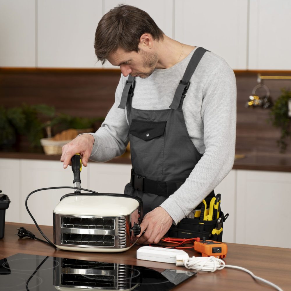 service-maintenance-worker-repairing (3)
